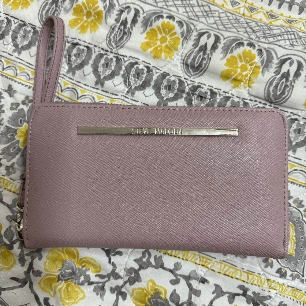 Steve Madden Mauve Wristlet Wallet